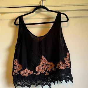 Women’s crop tank size Large